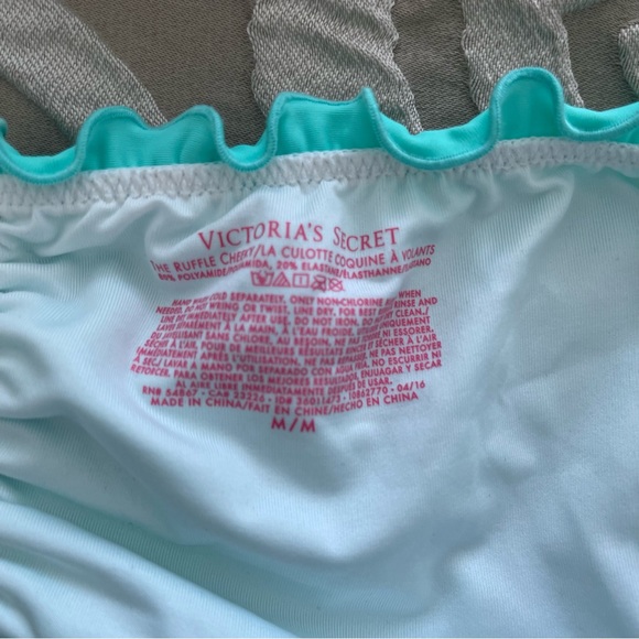 Victoria’s Secret Bikini - Picture 4 of 8